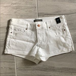 Abercrombie & Fitch Low Rise Short Size 27 NWT